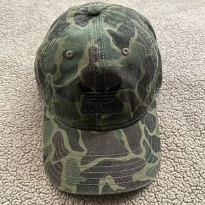 ✨Adidas Relaxed Camo Hat✨